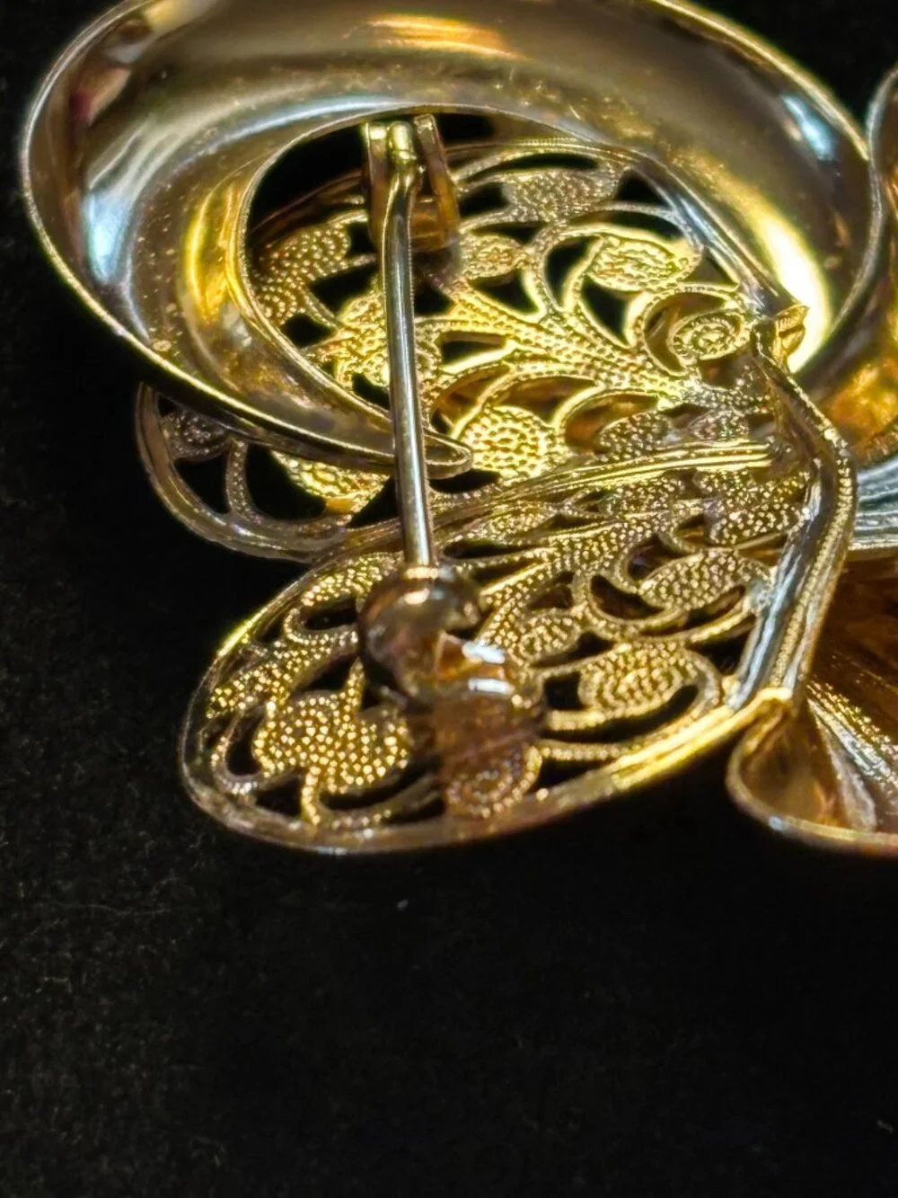 Vintage Gold Tone Swirling Fan with Filigree Metalwork & Rhinestones Brooch Pin